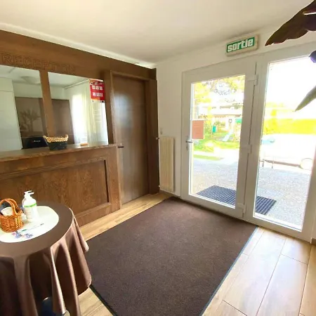 Motel Des Fleurs 3*